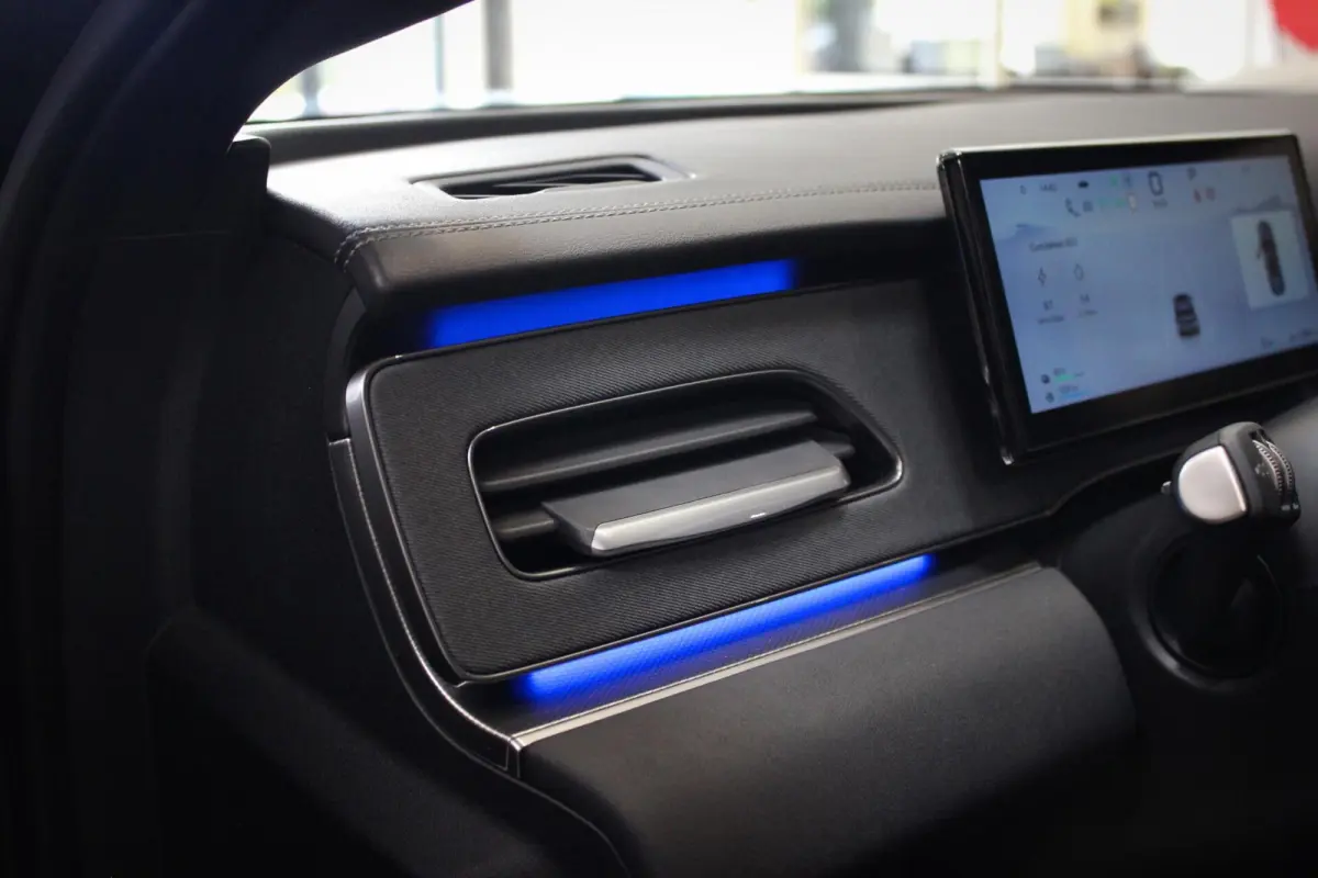 1.5 DM-i Comfort Lite // Long Range 19 kWh | Panoramadak | 360 camera | Sfeerverlichting | Smartphone Key | CarPlay & Android Auto | Fabrieksgarantie
