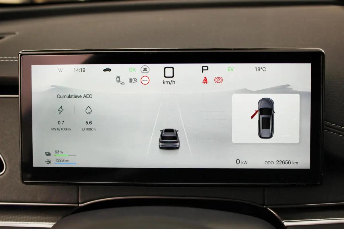 1.5 DM-i Comfort Lite // Long Range 19 kWh | Panoramadak | 360 camera | Sfeerverlichting | Smartphone Key | CarPlay & Android Auto | Fabrieksgarantie