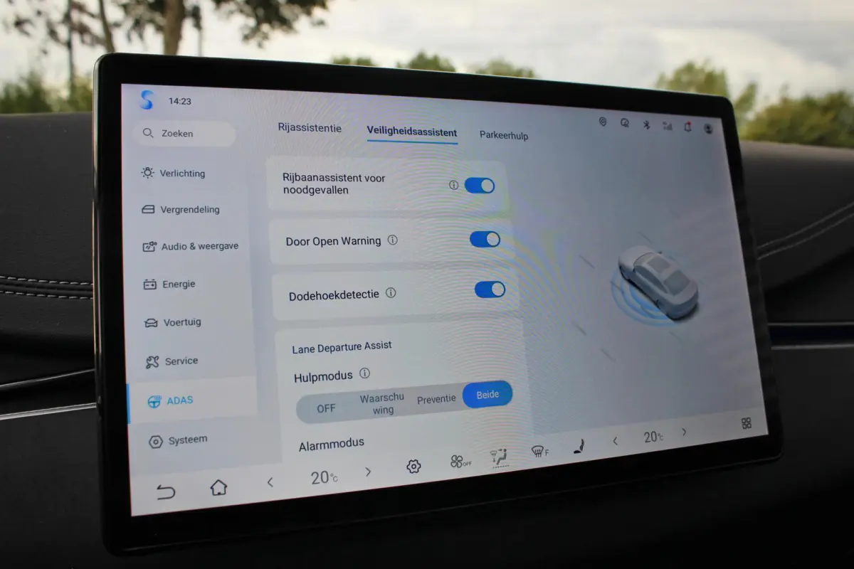 1.5 DM-i Comfort Lite // Long Range 19 kWh | Panoramadak | 360 camera | Sfeerverlichting | Smartphone Key | CarPlay & Android Auto | Fabrieksgarantie