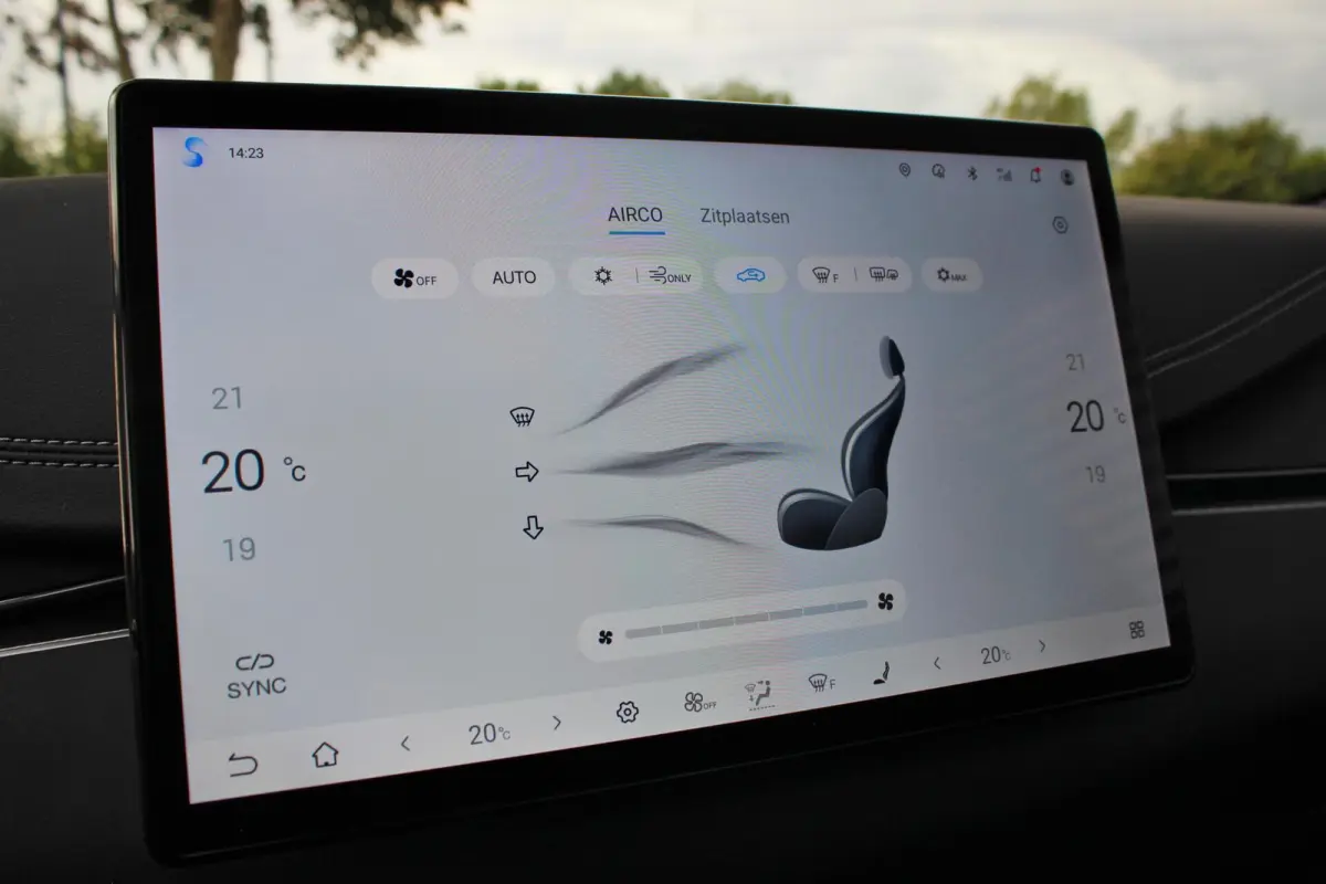 1.5 DM-i Comfort Lite // Long Range 19 kWh | Panoramadak | 360 camera | Sfeerverlichting | Smartphone Key | CarPlay & Android Auto | Fabrieksgarantie