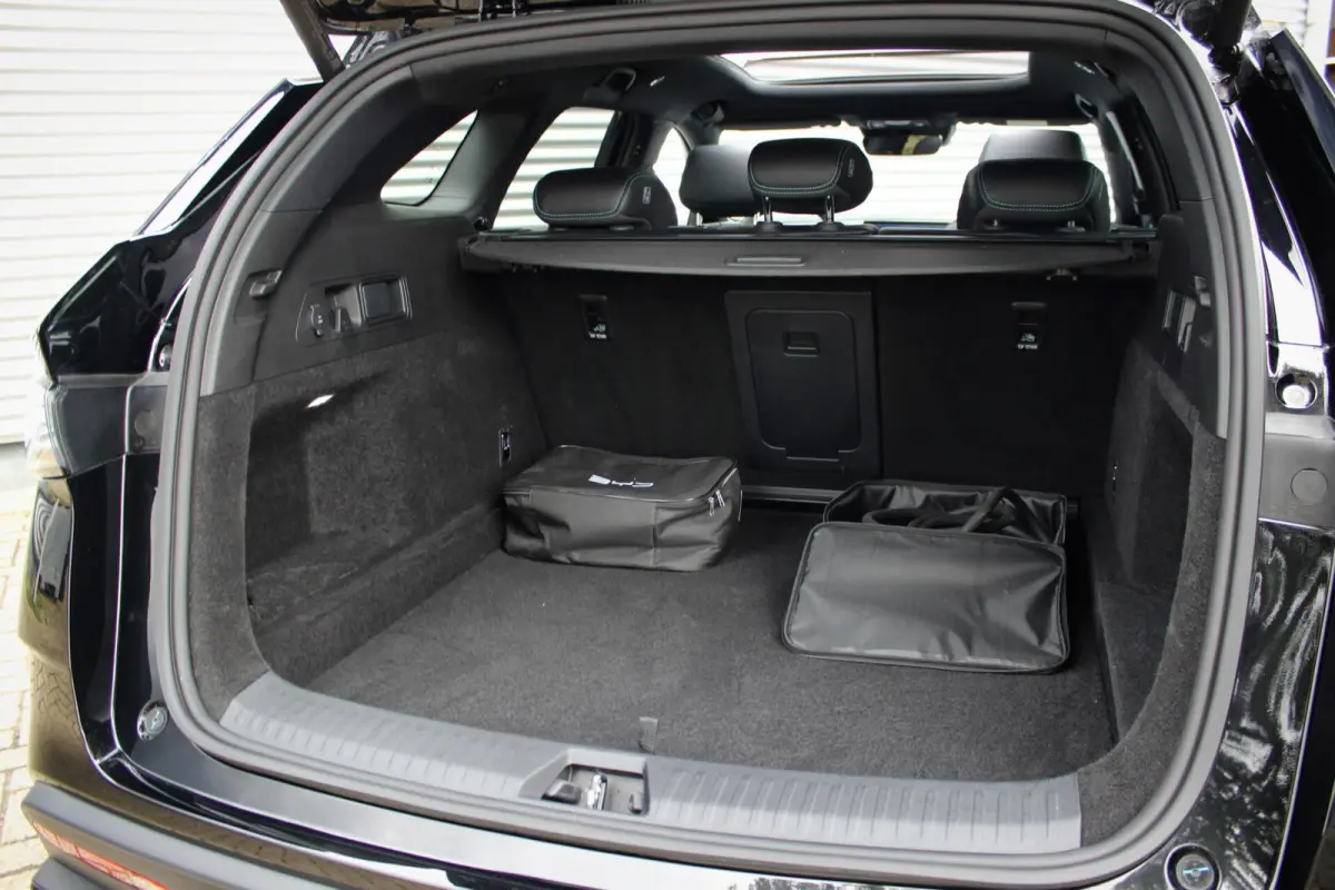 1.5 DM-i Comfort Lite // Long Range 19 kWh | Panoramadak | 360 camera | Sfeerverlichting | Smartphone Key | CarPlay & Android Auto | Fabrieksgarantie