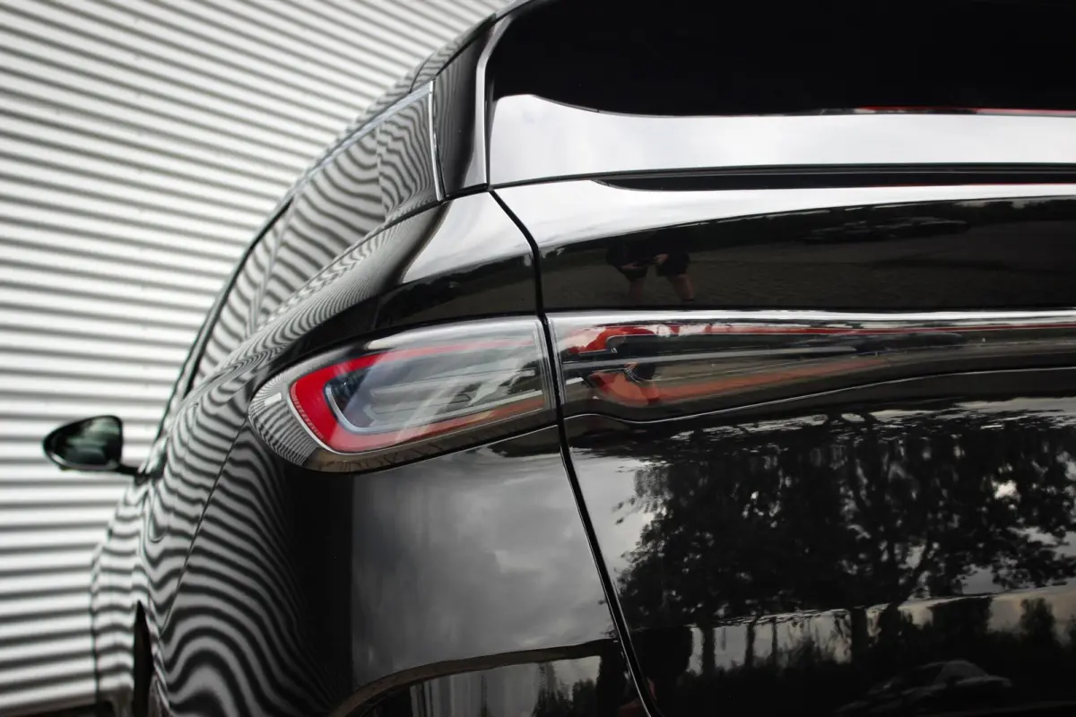 1.5 DM-i Comfort Lite // Long Range 19 kWh | Panoramadak | 360 camera | Sfeerverlichting | Smartphone Key | CarPlay & Android Auto | Fabrieksgarantie