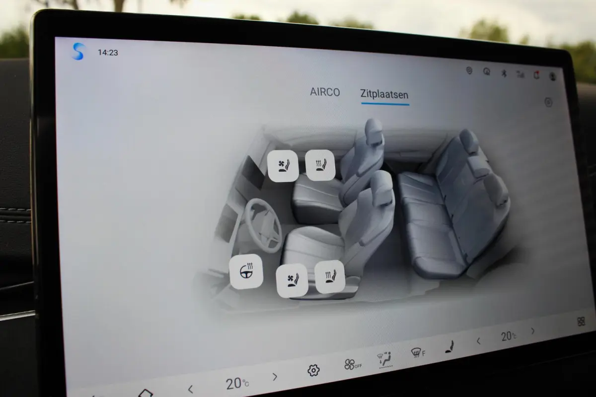 1.5 DM-i Comfort Lite // Long Range 19 kWh | Panoramadak | 360 camera | Sfeerverlichting | Smartphone Key | CarPlay & Android Auto | Fabrieksgarantie