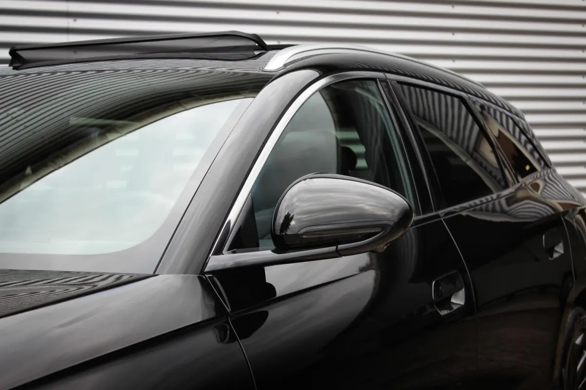 1.5 DM-i Comfort Lite // Long Range 19 kWh | Panoramadak | 360 camera | Sfeerverlichting | Smartphone Key | CarPlay & Android Auto | Fabrieksgarantie