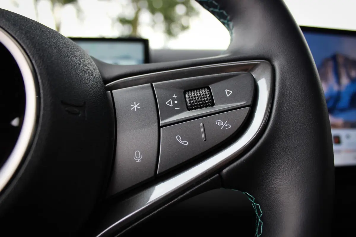 1.5 DM-i Comfort Lite // Long Range 19 kWh | Panoramadak | 360 camera | Sfeerverlichting | Smartphone Key | CarPlay & Android Auto | Fabrieksgarantie