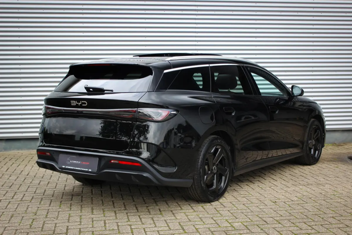 1.5 DM-i Comfort Lite // Long Range 19 kWh | Panoramadak | 360 camera | Sfeerverlichting | Smartphone Key | CarPlay & Android Auto | Fabrieksgarantie