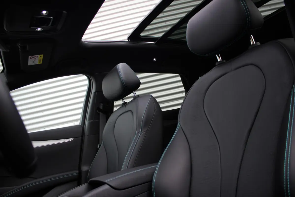 1.5 DM-i Comfort Lite // Long Range 19 kWh | Panoramadak | 360 camera | Sfeerverlichting | Smartphone Key | CarPlay & Android Auto | Fabrieksgarantie