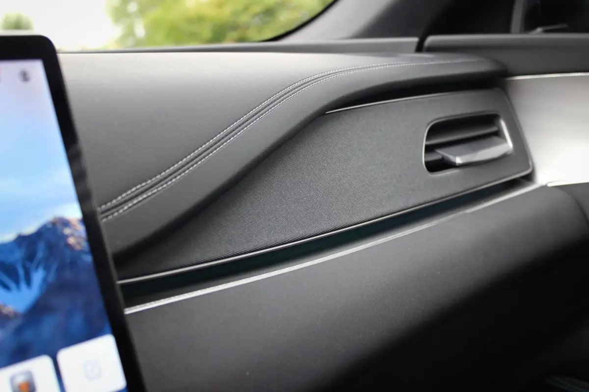 1.5 DM-i Comfort Lite // Long Range 19 kWh | Panoramadak | 360 camera | Sfeerverlichting | Smartphone Key | CarPlay & Android Auto | Fabrieksgarantie