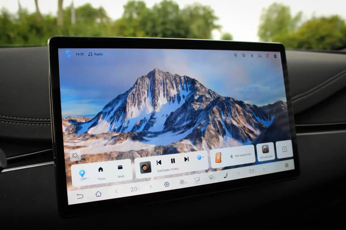 1.5 DM-i Comfort Lite // Long Range 19 kWh | Panoramadak | 360 camera | Sfeerverlichting | Smartphone Key | CarPlay & Android Auto | Fabrieksgarantie