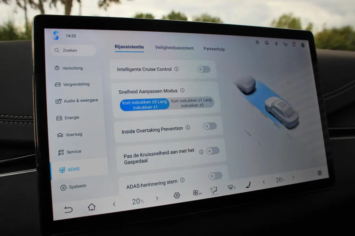 1.5 DM-i Comfort Lite // Long Range 19 kWh | Panoramadak | 360 camera | Sfeerverlichting | Smartphone Key | CarPlay & Android Auto | Fabrieksgarantie