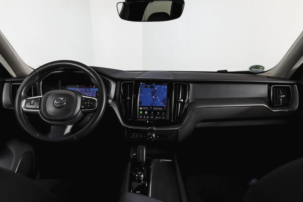 2.0 Recharge T6 AWD Business Pro | S/K Panodak | Elek. Trekhaak | Dig.Cockpit | Cruise | Stoel-+Stuurverw. | Camera | PDC | NAV+App.Connect | Auto.Airco | LM 18" |