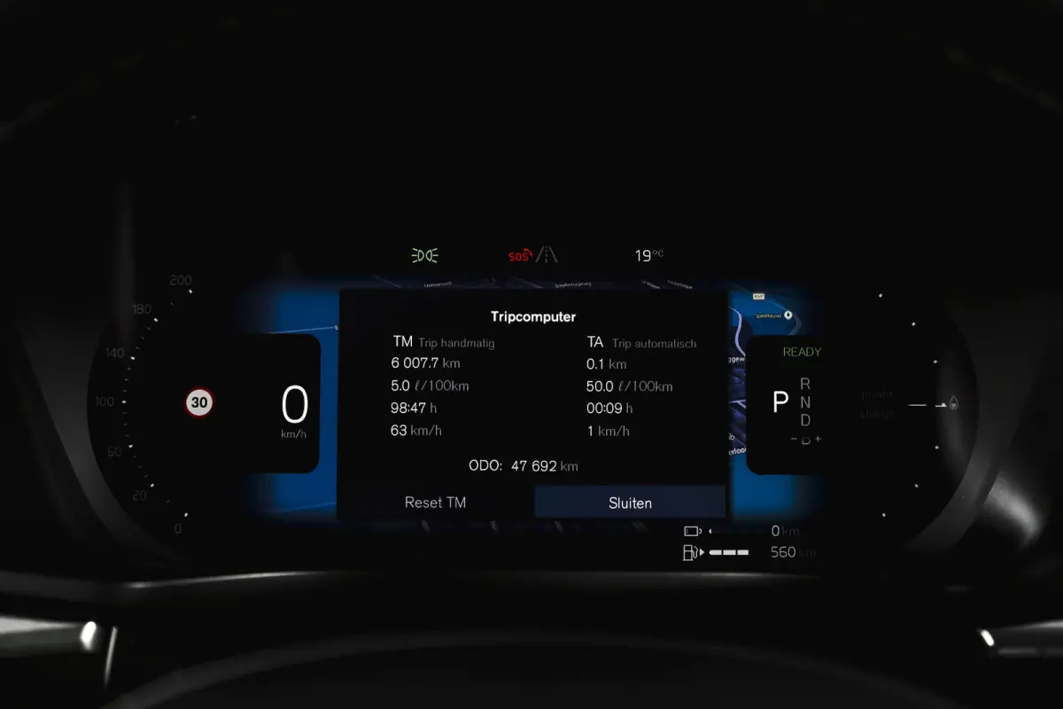 2.0 Recharge T6 AWD Business Pro | S/K Panodak | Elek. Trekhaak | Dig.Cockpit | Cruise | Stoel-+Stuurverw. | Camera | PDC | NAV+App.Connect | Auto.Airco | LM 18" |