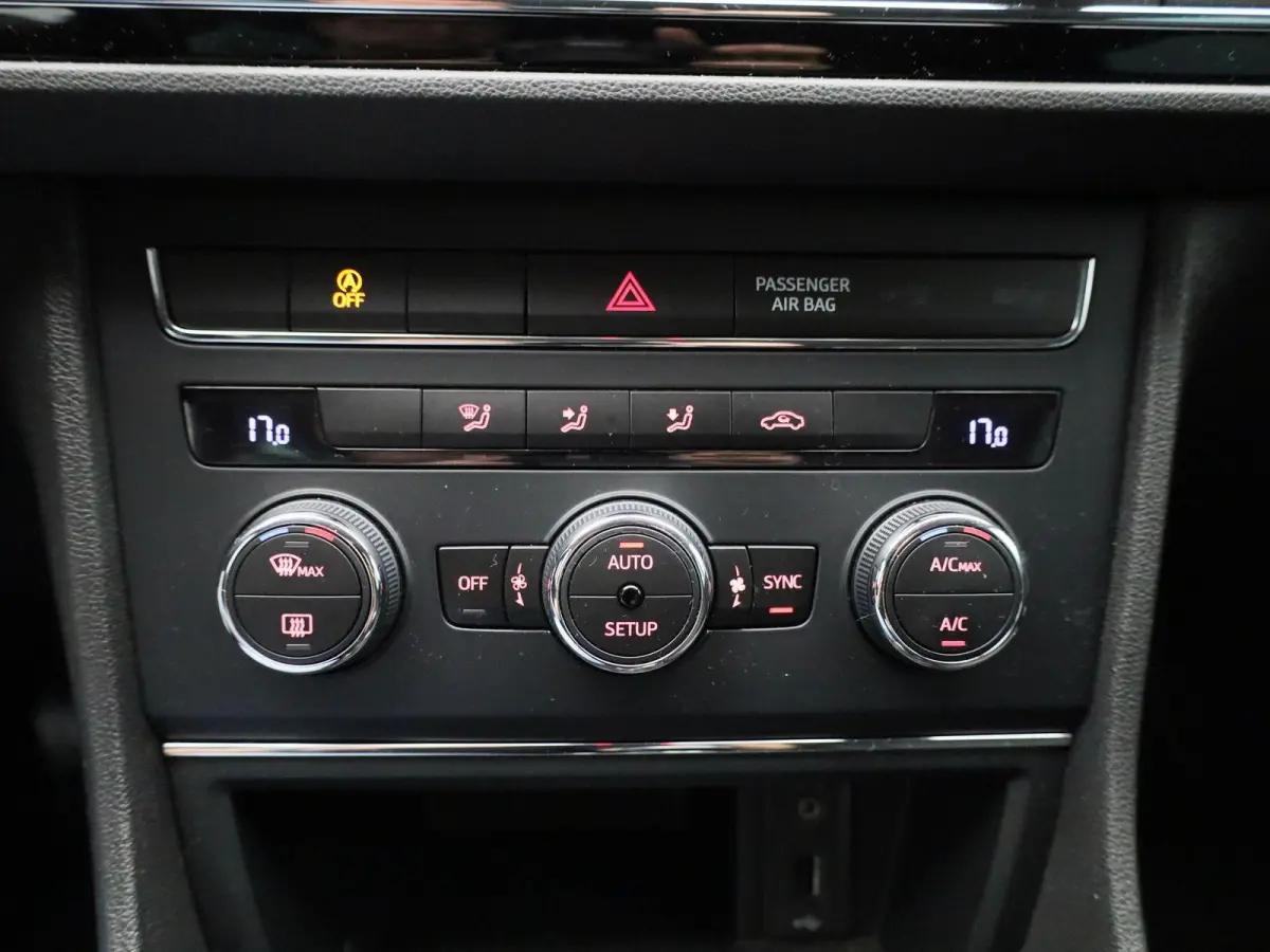 1.0 EcoTSI Style Connect | Climate Control | Cruise Control | Navigatie | Trekhaak |