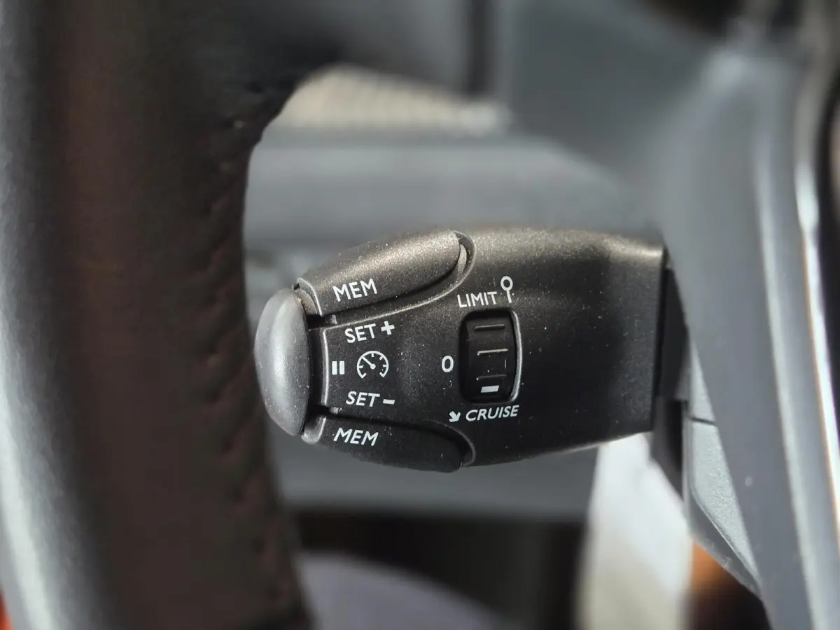 1.2 Blue Lease Active 100 | Airco | Apple Carplay/Android Auto | Navigatie | Parkeersensoren