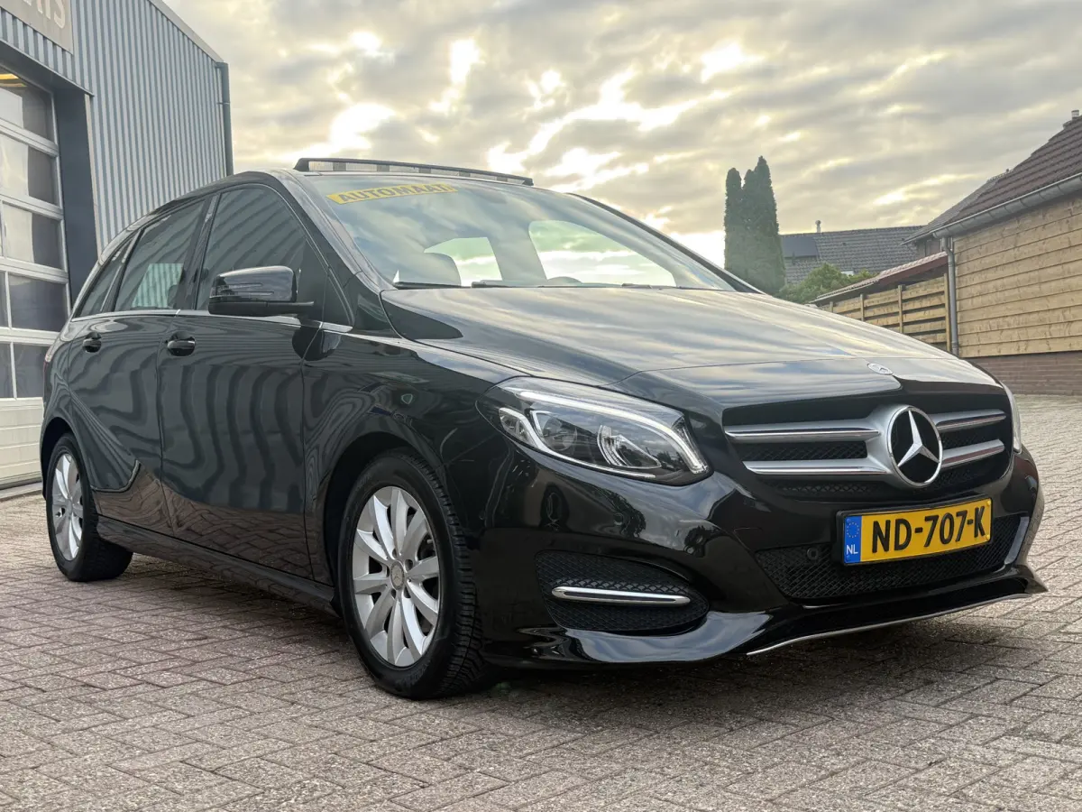 180 Lease Edition Plus | AUTOMAAT | PANO | TREKHAAK | CAMERA | NAVI | CRUISE |