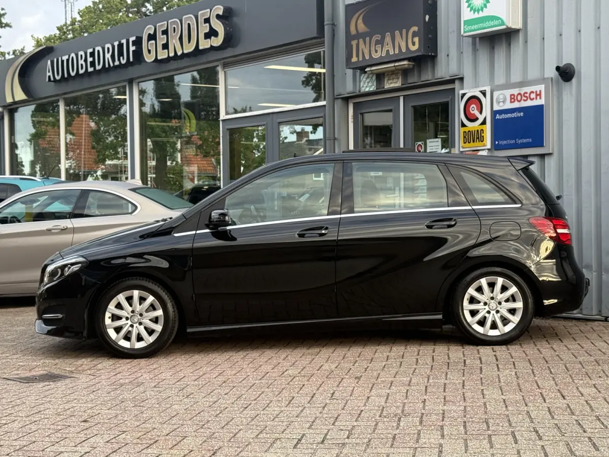 180 Lease Edition Plus | AUTOMAAT | PANO | TREKHAAK | CAMERA | NAVI | CRUISE |
