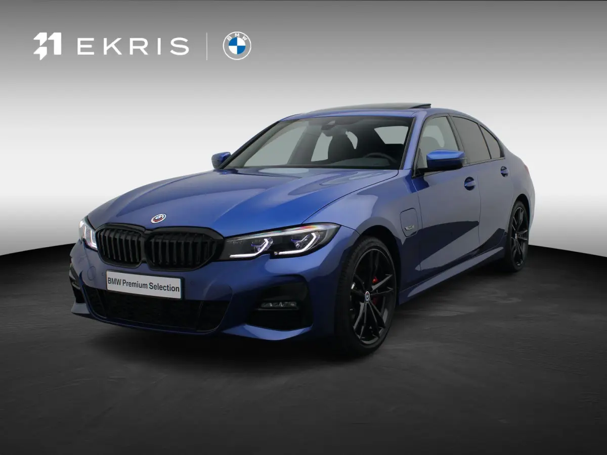 320e High Executive | M Sportpakket | Parking Pack | Safety Pack | Stuurwielrand verwarmd | Schuifdak | Elektrisch Verstelbare Sportstoelen | Harman Kardon | 19''