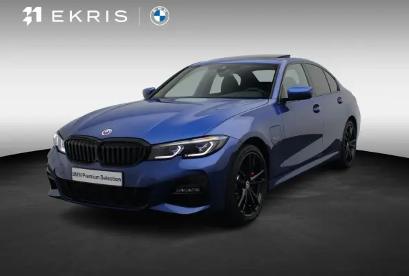 320e High Executive | M Sportpakket | Parking Pack | Safety Pack | Stuurwielrand verwarmd | Schuifdak | Elektrisch Verstelbare Sportstoelen | Harman Kardon | 19''