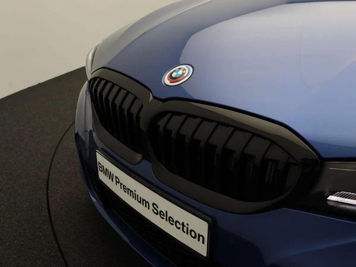320e High Executive | M Sportpakket | Parking Pack | Safety Pack | Stuurwielrand verwarmd | Schuifdak | Elektrisch Verstelbare Sportstoelen | Harman Kardon | 19''