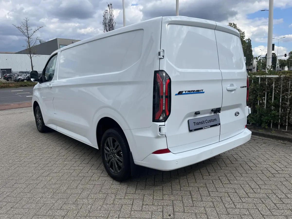 Cust. 340 L2H1 Limited 71 kWh | NU €12800.- VOORDEEL | 17" LMV | BLIS | 360 Graden Camera | WLTP 370KM Actieradius | Adaptieve Cruise Cntrl | Stoel\Spiegel En Voorruitverwarming |