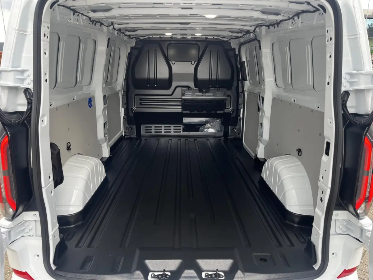 Cust. 340 L2H1 Limited 71 kWh | NU €12800.- VOORDEEL | 17" LMV | BLIS | 360 Graden Camera | WLTP 370KM Actieradius | Adaptieve Cruise Cntrl | Stoel\Spiegel En Voorruitverwarming |