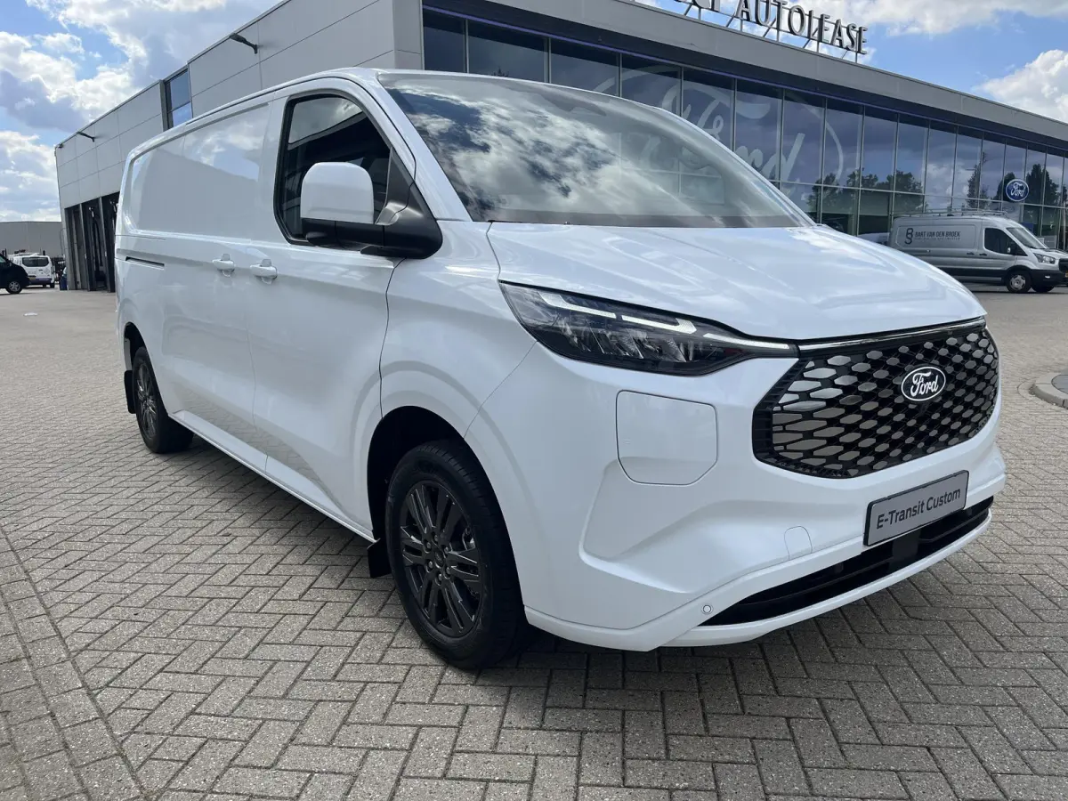 Cust. 340 L2H1 Limited 71 kWh | NU €12800.- VOORDEEL | 17" LMV | BLIS | 360 Graden Camera | WLTP 370KM Actieradius | Adaptieve Cruise Cntrl | Stoel\Spiegel En Voorruitverwarming |