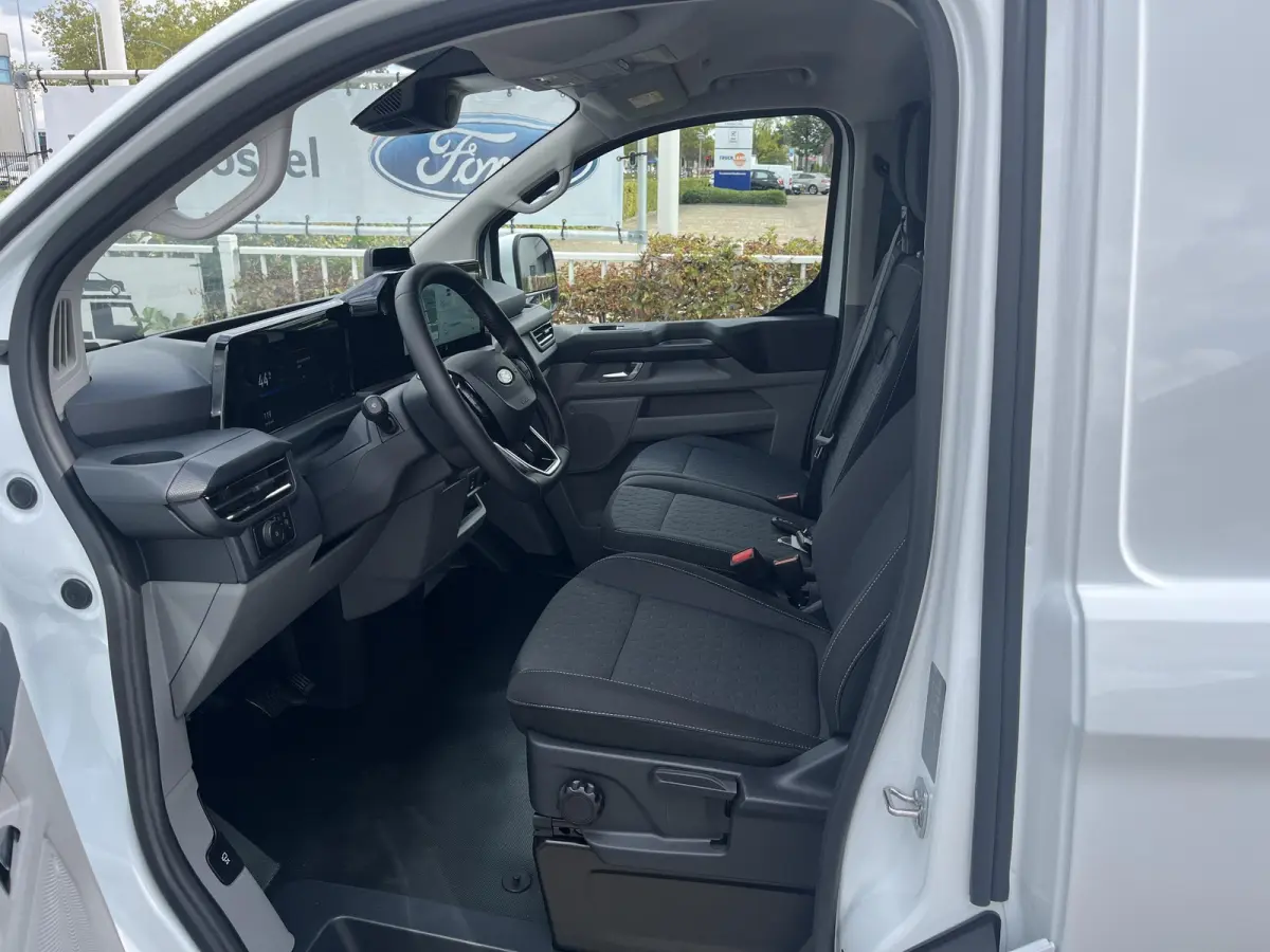 Cust. 340 L2H1 Limited 71 kWh | NU €12800.- VOORDEEL | 17" LMV | BLIS | 360 Graden Camera | WLTP 370KM Actieradius | Adaptieve Cruise Cntrl | Stoel\Spiegel En Voorruitverwarming |