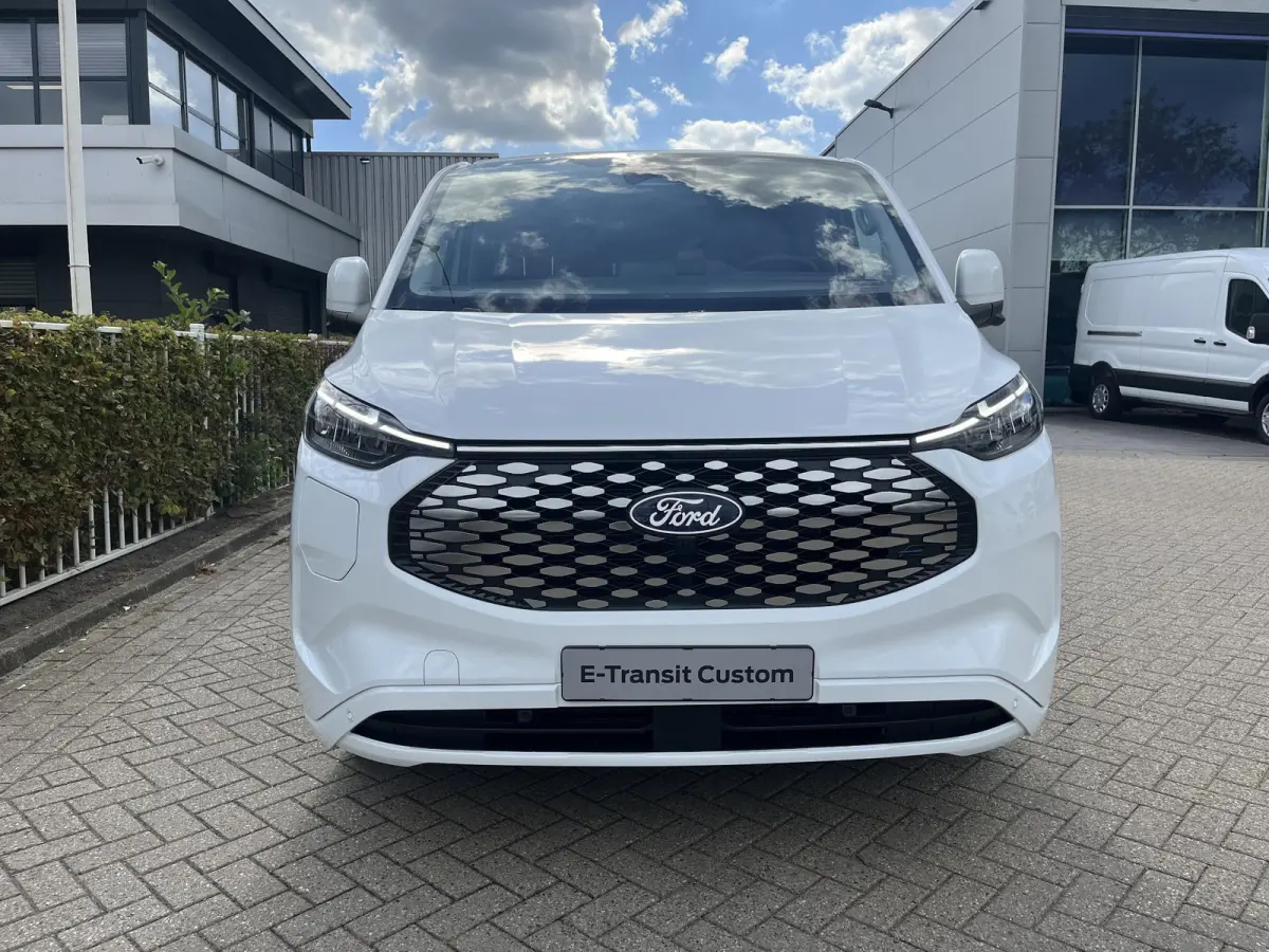 Cust. 340 L2H1 Limited 71 kWh | NU €12800.- VOORDEEL | 17" LMV | BLIS | 360 Graden Camera | WLTP 370KM Actieradius | Adaptieve Cruise Cntrl | Stoel\Spiegel En Voorruitverwarming |