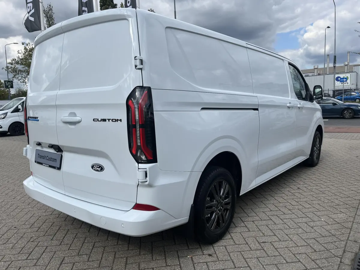 Cust. 340 L2H1 Limited 71 kWh | NU €12800.- VOORDEEL | 17" LMV | BLIS | 360 Graden Camera | WLTP 370KM Actieradius | Adaptieve Cruise Cntrl | Stoel\Spiegel En Voorruitverwarming |