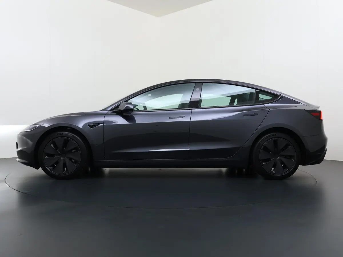 Premium Long Range AWD 78 kWh VAN: 50.900,- VOOR: 47.440,- UW HERFSTVOORDEEL: 3.460,-| 8.000KM!| TESLA GARANTIE T/M 6-2030 OF 80.000KM! ACCU + AANDRIJFLIJN T/M 2034 OF 192.000KM!|