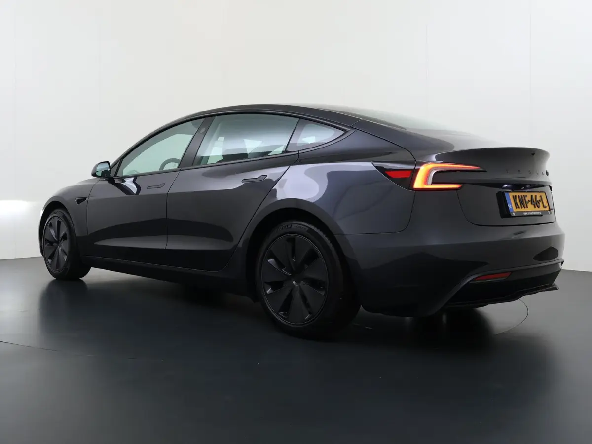 Premium Long Range AWD 78 kWh VAN: 50.900,- VOOR: 47.440,- UW HERFSTVOORDEEL: 3.460,-| 8.000KM!| TESLA GARANTIE T/M 6-2030 OF 80.000KM! ACCU + AANDRIJFLIJN T/M 2034 OF 192.000KM!|