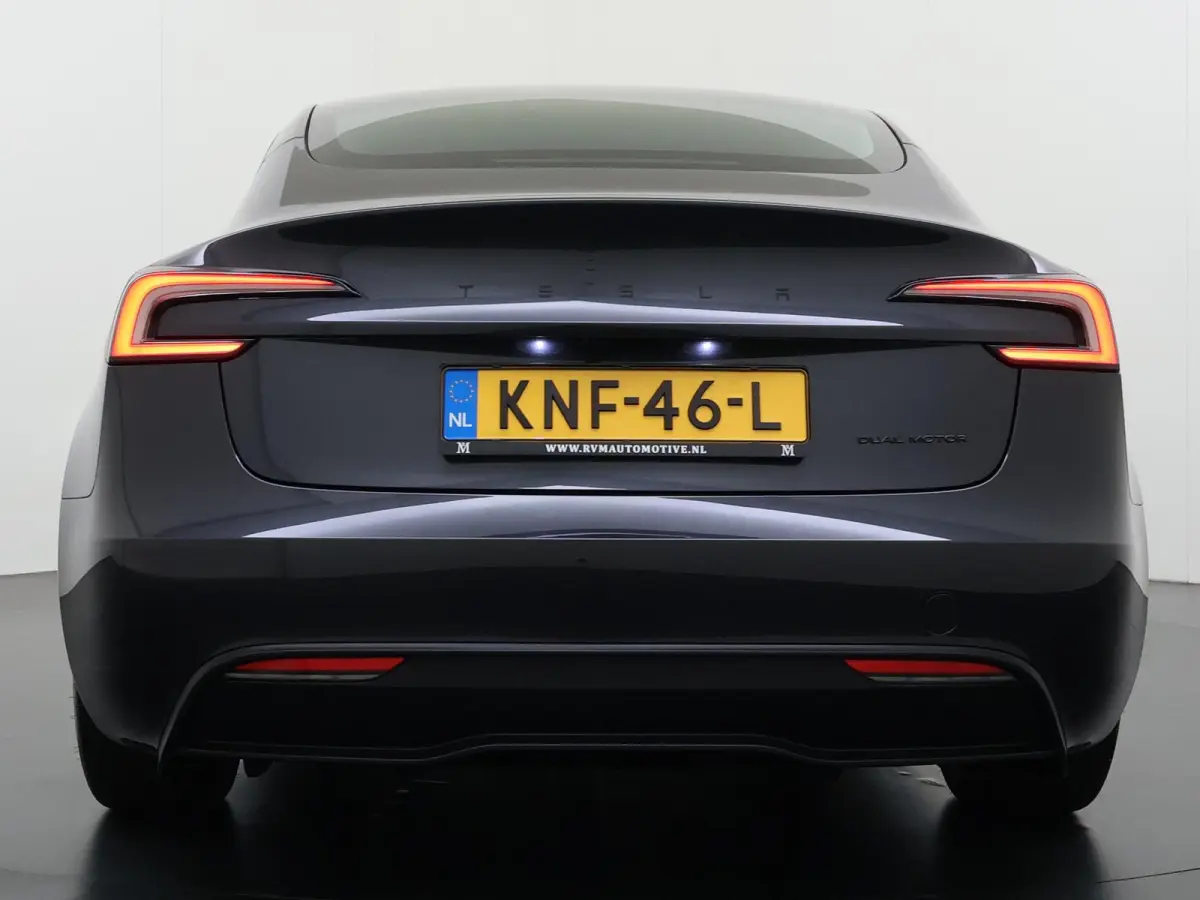 Premium Long Range AWD 78 kWh VAN: 50.900,- VOOR: 47.440,- UW HERFSTVOORDEEL: 3.460,-| 8.000KM!| TESLA GARANTIE T/M 6-2030 OF 80.000KM! ACCU + AANDRIJFLIJN T/M 2034 OF 192.000KM!|
