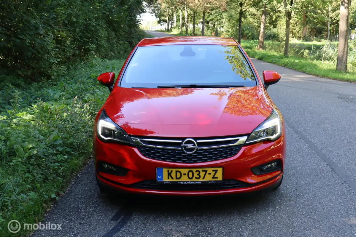 1.0 Edition | Start&Stop | Parkeersensor | NAV |