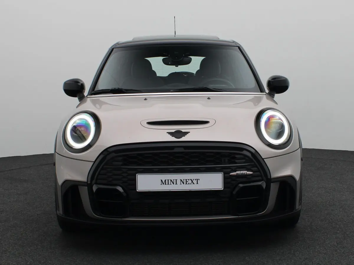 Cooper S John Cooper Works pakket + Stuurwielrand verwarmd + Panoramadak + Head-Up Display + 17''