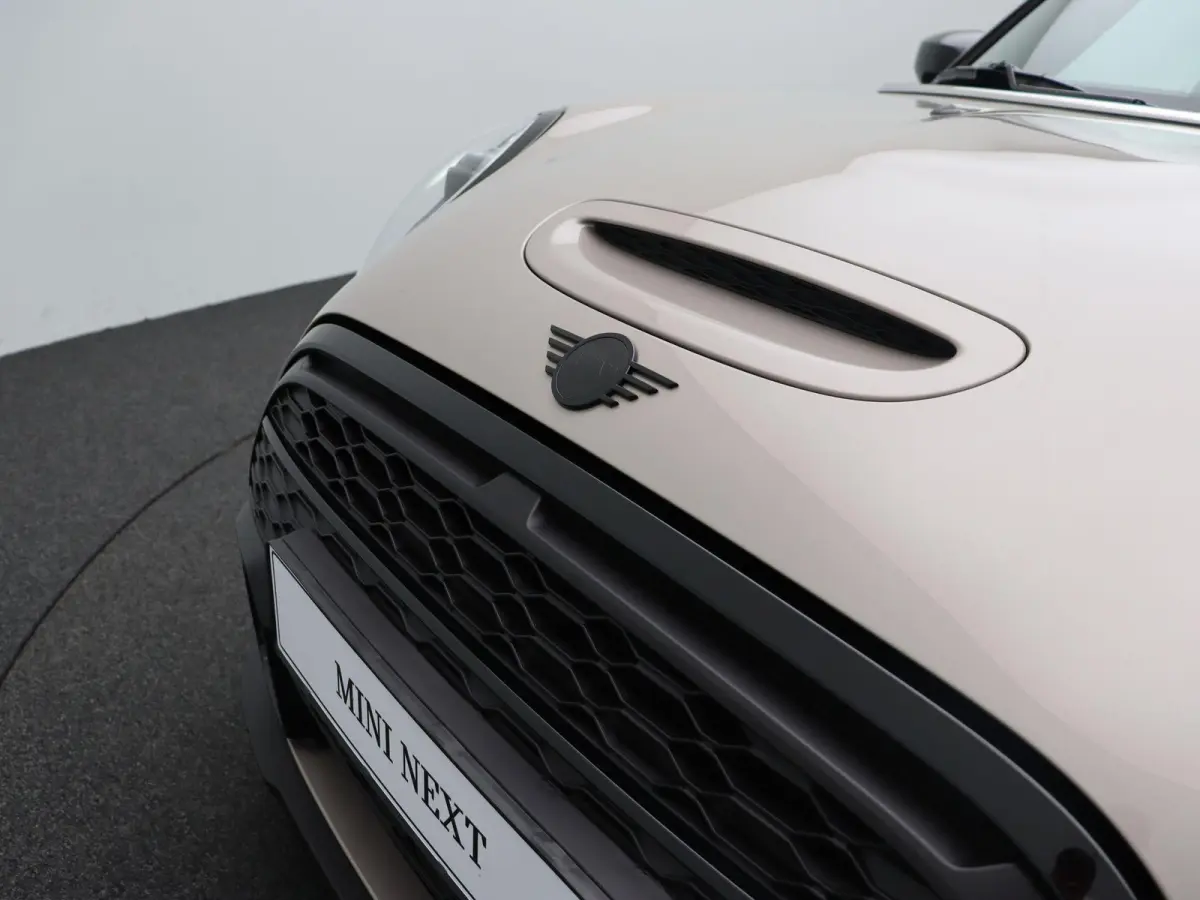 Cooper S John Cooper Works pakket + Stuurwielrand verwarmd + Panoramadak + Head-Up Display + 17''