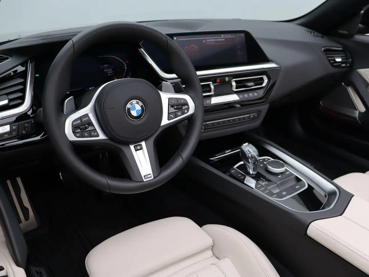 sDrive30i High Executive | M Sport Plus Pack | Parking Pack | Stuurwielrand verwarmd | Elektrisch verstelbare stoelen | Harman Kardon | 19''