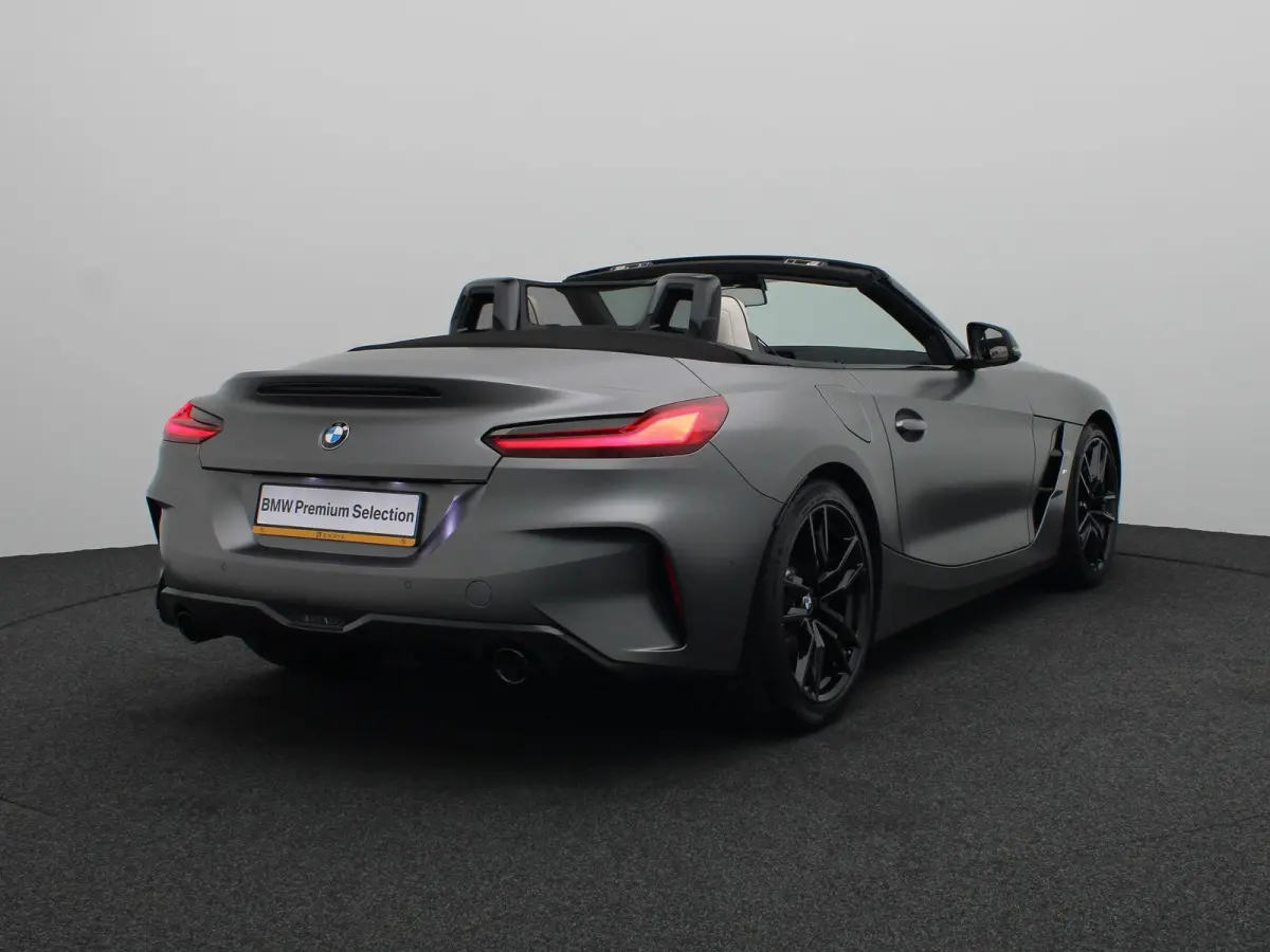 sDrive30i High Executive | M Sport Plus Pack | Parking Pack | Stuurwielrand verwarmd | Elektrisch verstelbare stoelen | Harman Kardon | 19''