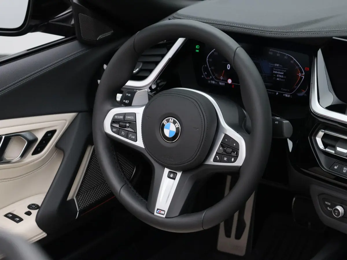 sDrive30i High Executive | M Sport Plus Pack | Parking Pack | Stuurwielrand verwarmd | Elektrisch verstelbare stoelen | Harman Kardon | 19''