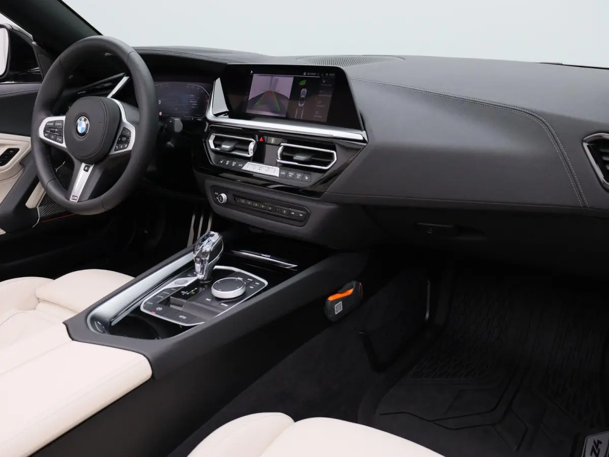 sDrive30i High Executive | M Sport Plus Pack | Parking Pack | Stuurwielrand verwarmd | Elektrisch verstelbare stoelen | Harman Kardon | 19''