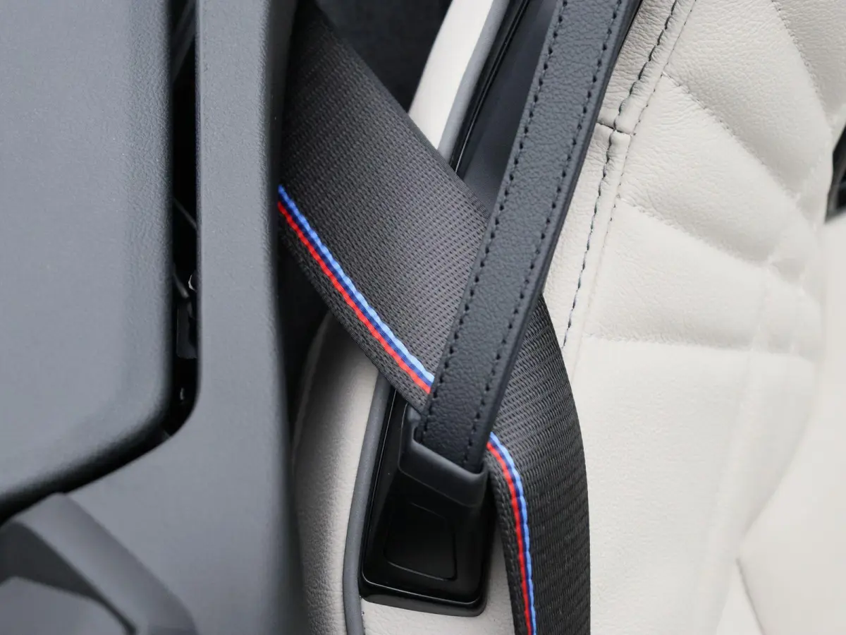 sDrive30i High Executive | M Sport Plus Pack | Parking Pack | Stuurwielrand verwarmd | Elektrisch verstelbare stoelen | Harman Kardon | 19''