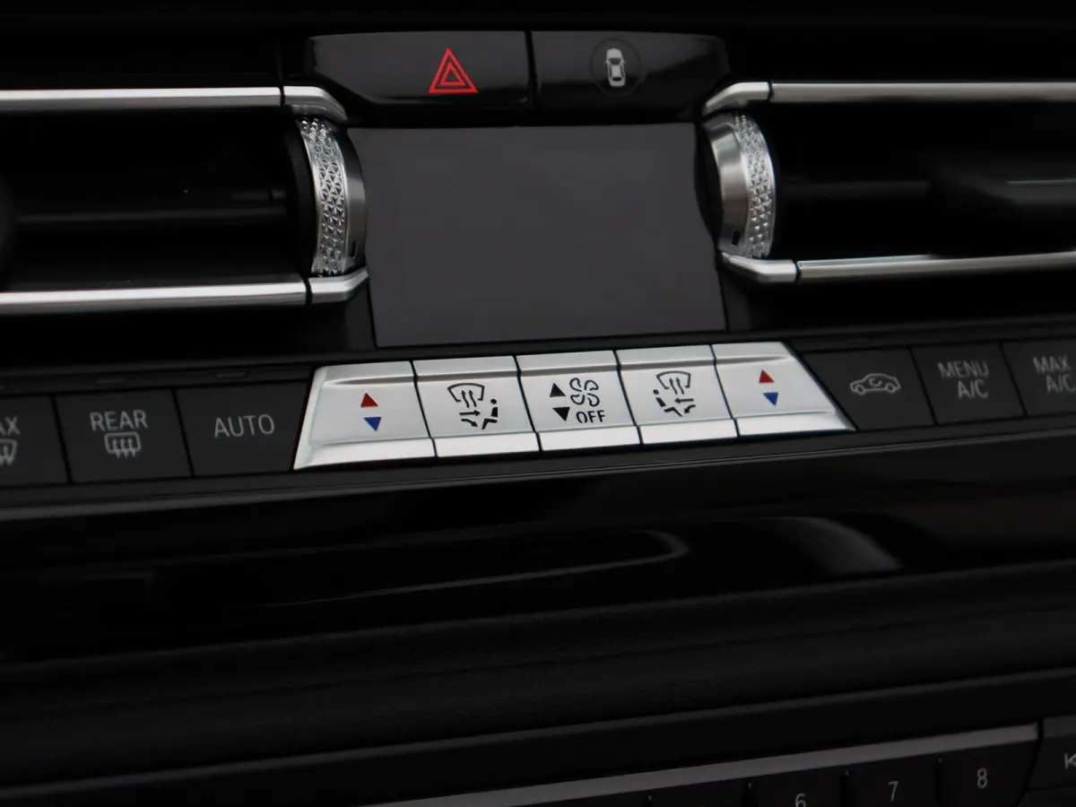 sDrive30i High Executive | M Sport Plus Pack | Parking Pack | Stuurwielrand verwarmd | Elektrisch verstelbare stoelen | Harman Kardon | 19''