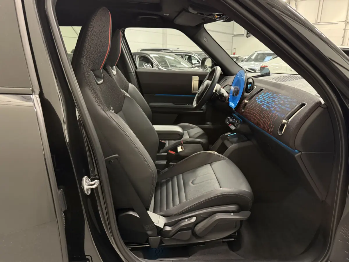 1.5 C JCW XL BLACK PANO/H&K/HEAD-UP/20"/JCW-LEER SPORTST./OLED-SCHERM/JCM-REMMEN/ADAPTIVE-ONDERSTEL/LED/360CAMERA/ACC/KEYLESS/DRIVING ASS.PLUS/BLACK-PACK/FABRIEKS-GARANTIE T/M 03-2028/NET GR