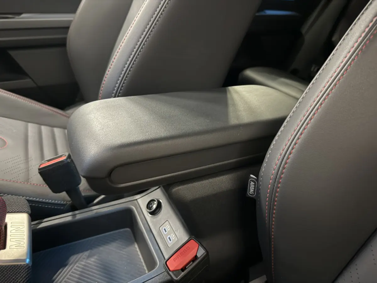 1.5 C JCW XL BLACK PANO/H&K/HEAD-UP/20"/JCW-LEER SPORTST./OLED-SCHERM/JCM-REMMEN/ADAPTIVE-ONDERSTEL/LED/360CAMERA/ACC/KEYLESS/DRIVING ASS.PLUS/BLACK-PACK/FABRIEKS-GARANTIE T/M 03-2028/NET GR