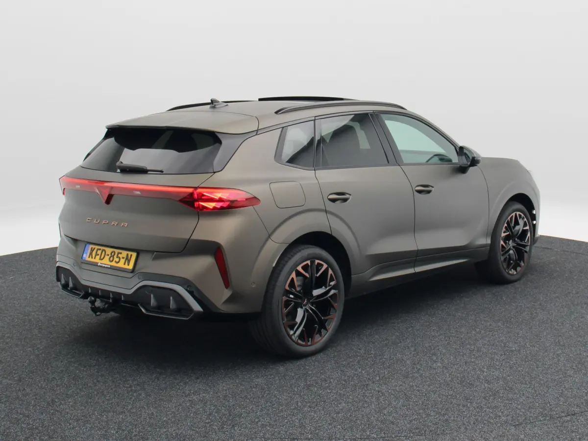 1.5 TSI e-Hybrid VZ Performance | Pano dak | 20" inch | Trekhaak | 272 pk | Sennheiser Audio | HUD | PHEV | Uniek ! |