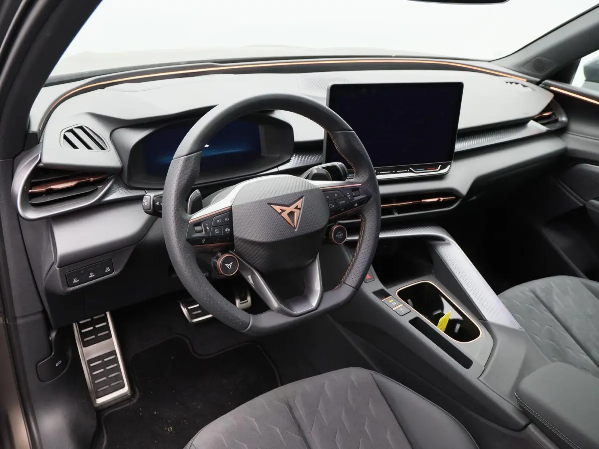 1.5 TSI e-Hybrid VZ Performance | Pano dak | 20" inch | Trekhaak | 272 pk | Sennheiser Audio | HUD | PHEV | Uniek ! |
