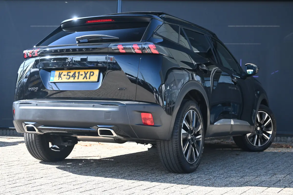 1.2 PureTech GT Pack | Adaptive Cruise Control | Stoelverwarming | Schuif/Kanteldak | Navi by App | Dodehoek Detectie | DAB | Achteruitrijcamera | Full-Led | Leder/Alcantara bekleding | LMV 