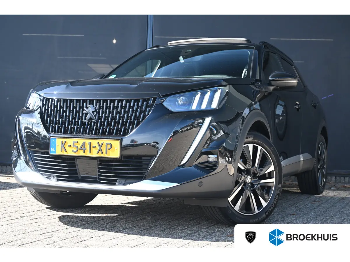 1.2 PureTech GT Pack | Adaptive Cruise Control | Stoelverwarming | Schuif/Kanteldak | Navi by App | Dodehoek Detectie | DAB | Achteruitrijcamera | Full-Led | Leder/Alcantara bekleding | LMV 