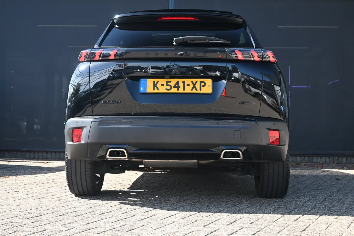 1.2 PureTech GT Pack | Adaptive Cruise Control | Stoelverwarming | Schuif/Kanteldak | Navi by App | Dodehoek Detectie | DAB | Achteruitrijcamera | Full-Led | Leder/Alcantara bekleding | LMV 