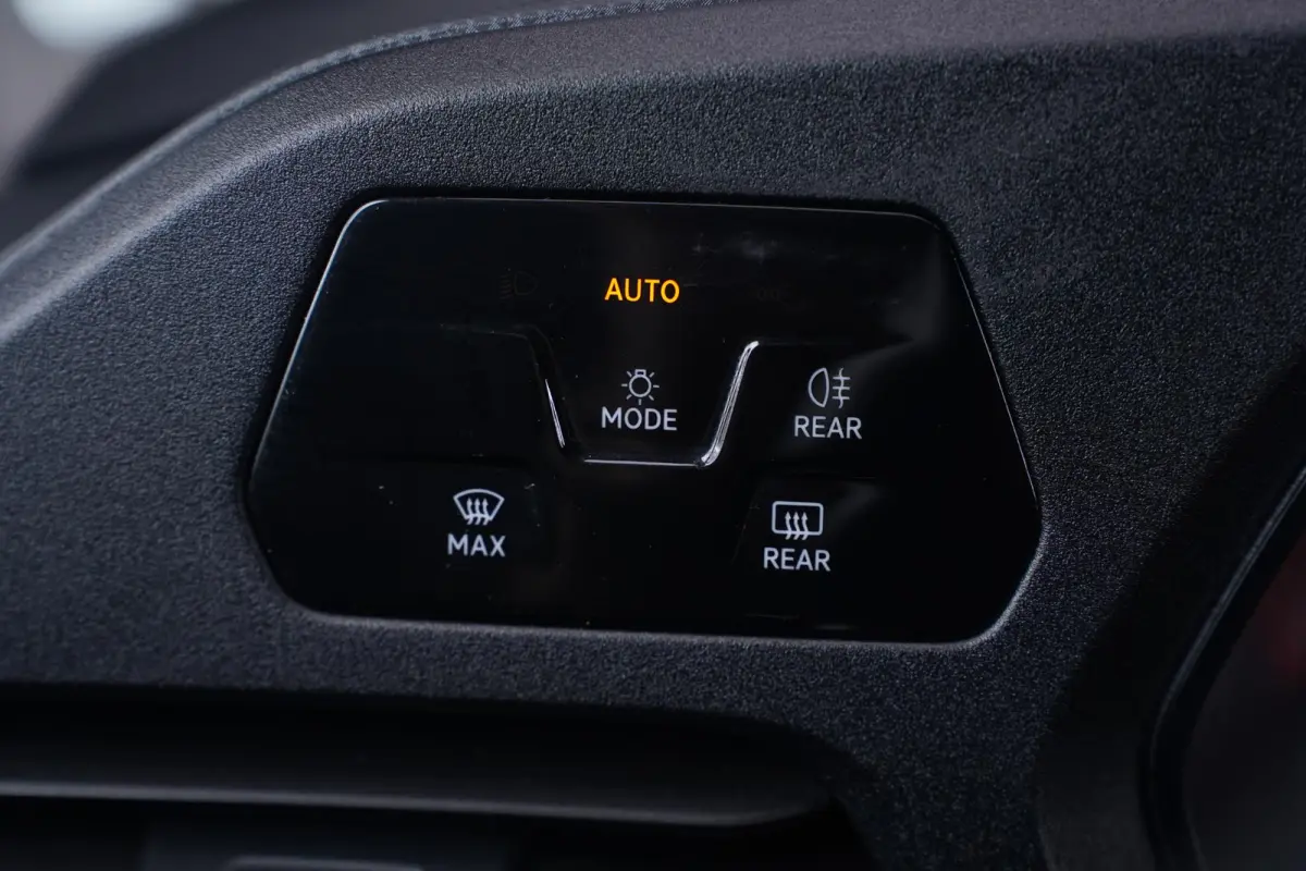 2.0 TDI 122 pk DSG Aut. Airco, Cruise control Laadruimte Pakket, PDC V+A