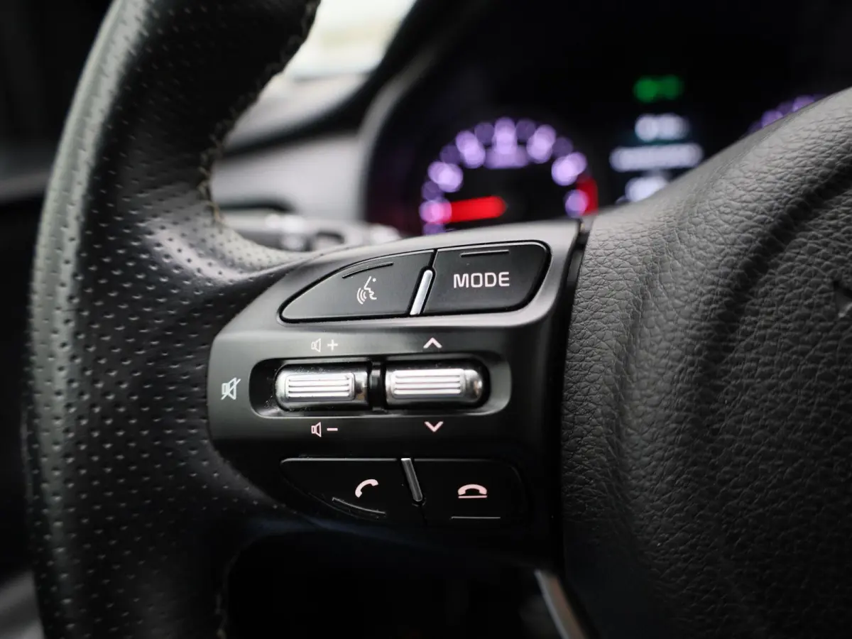 1.0 T-GDi MHEV GT-Line | APPLE CARPLAY | ANDROID AUTO | STOELVERWARMING | STUURVERWARMING | ACHTERUITRIJCAMERA | KEYLESS | NAVIGATIE | DAB RADIO | CRUISE CONTROL | GETINTE RUITEN |
